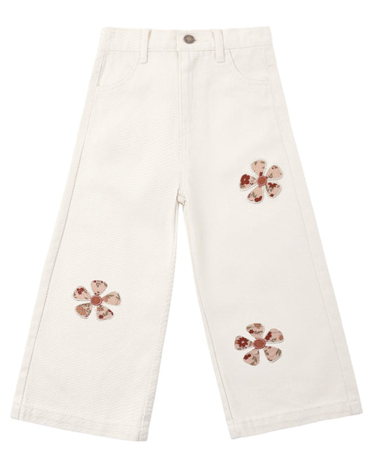 Scalloped Brick Tee & Daisy Patch Pant
